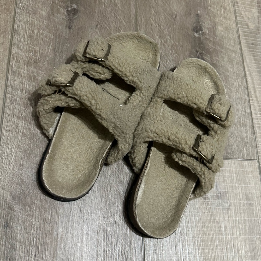 GAP Sherpa Slide Sandals in Size 8
